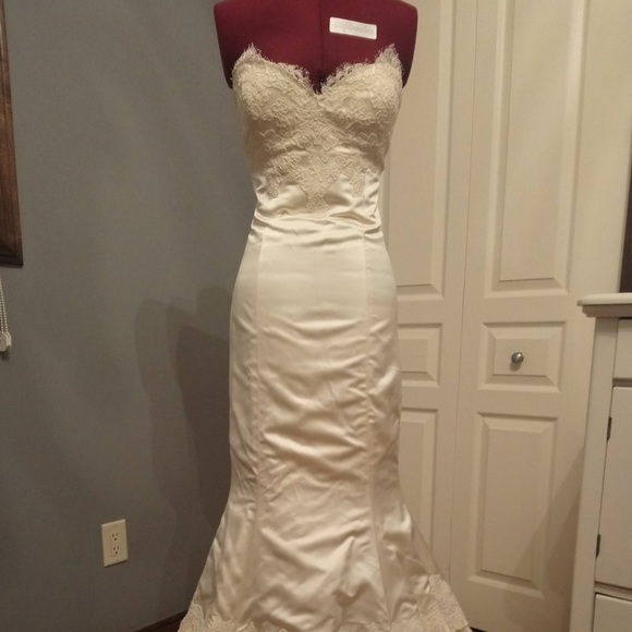Lazaro Wedding Dress - Picture 3 of 7